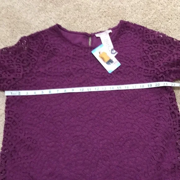 New! Philosophy large plum lace S/S  blouse. - Picture 7 of 7